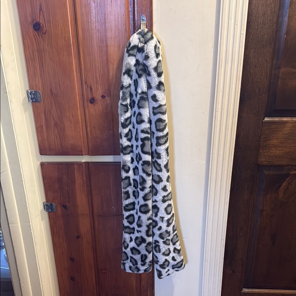 Leopard Print Faux Fur Scarf